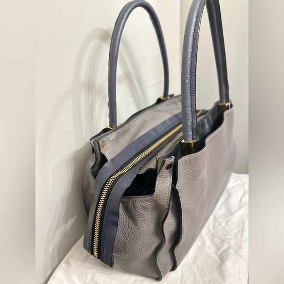Chloe
Dree Tote Pebbled Leather Medium - Picture 7 of 17